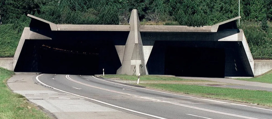 St. Gotthard Tunnel Closed Due To Crack In Ceiling